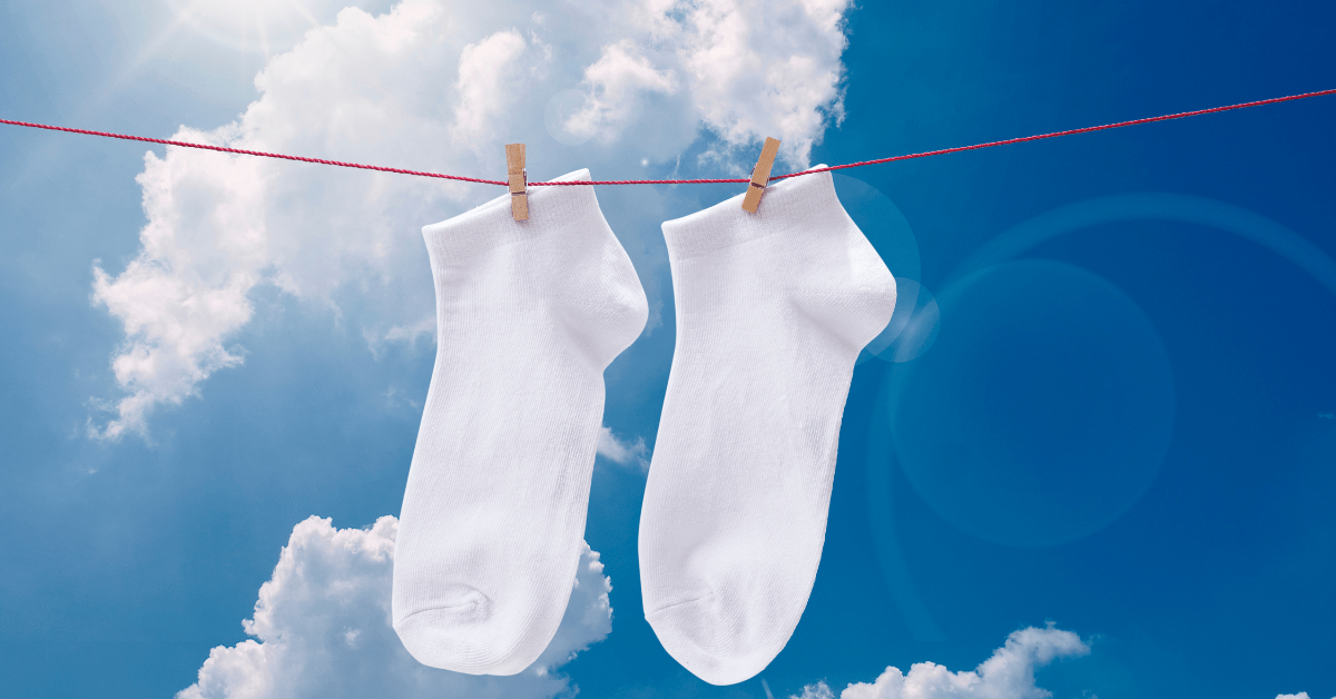 tvätta svettiga fötter strumpor